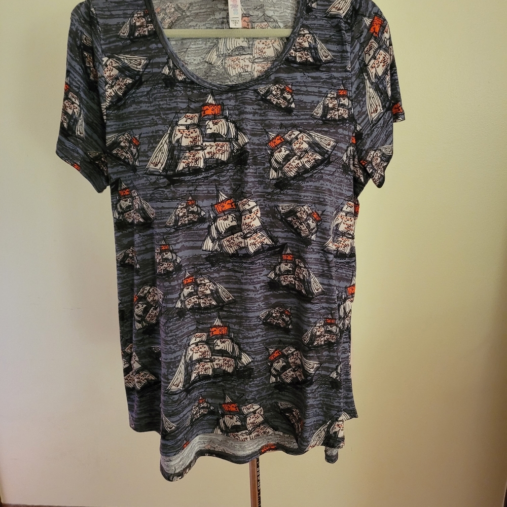 Lularoe Classic T,  XL